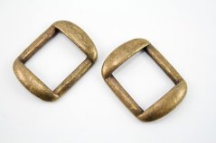 Kovová odevná pracka - staro-mosadzná - prievlak 2,8 cm