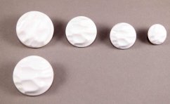 Button with folded pattern, shiny, with bottom stitching - white - diameter 3 cm