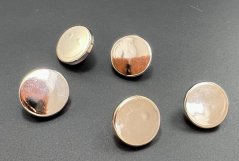 Pokovený knoflík se spodním přišitím - světlá zlatá - průměr 1,75 cm
