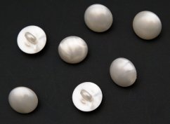 Knoflík se spodním přišitím lesklý perleťový - lomená bílá - průměr 1,17 cm