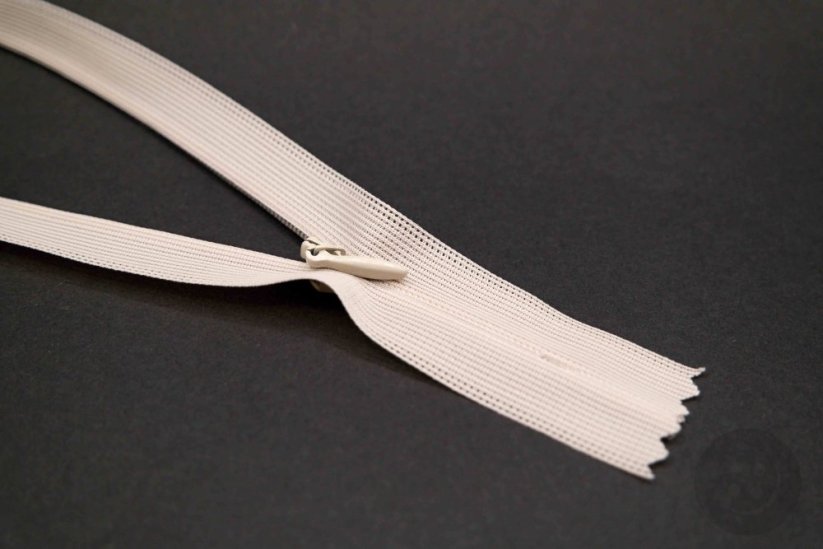 Nedělitelný skrytý zip (3mm) různé barvy - délka 18 cm - 60 cm