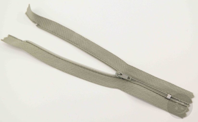 Nedělitelný jemný plastový spirálový zip (velikost číslo 3) různé barvy - délka 12 cm - 60 cm