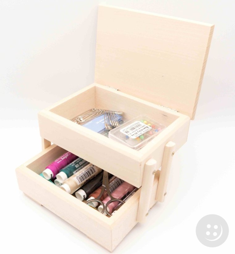 Přírodní rozkladácí krabice s potřebami na šití