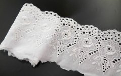 Madeira - bohatě vyšívaná - bílá - šířka 10,5 cm