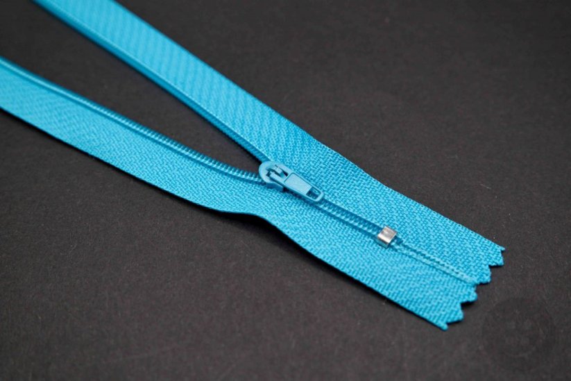 Nedělitelný jemný plastový spirálový zip (velikost číslo 3) různé barvy - délka 12 cm - 60 cm