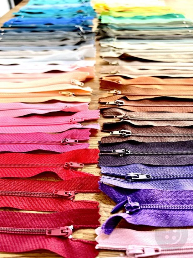 Nedělitelný jemný plastový spirálový zip (velikost číslo 3) různé barvy - délka 12 cm - 60 cm