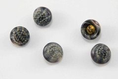 Knoflík se spodním přišitím skleněný - tmavě šedý - průměr 1 cm
