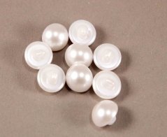 Pearl button with bottom stitching - pearl white - diameter 0,9 cm