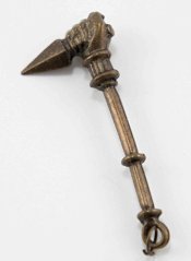 Kovový přívěšek - ruka s dýkou - 6 cm x 2 cm