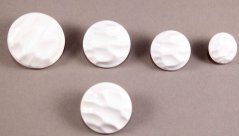 Button with folded pattern, shiny, with bottom stitching - white - diameter 2,4 cm