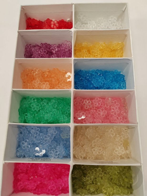 Dětský knoflík - světle zelená kytička - transparentní - průměr 1,3 cm