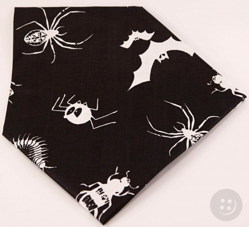 Cotton scarf with spiders and bats - dimensions 65 cm x 65 cm