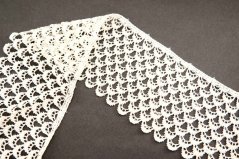 Guipure lace trim - creamy- width 8 cm