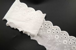 Bavlněná madeira - s obloučky - lomená bílá - šířka 6 cm