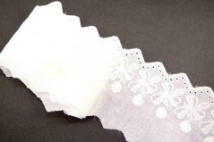 Bavlnená madeirová čipka - lomená biela - šírka 8 cm