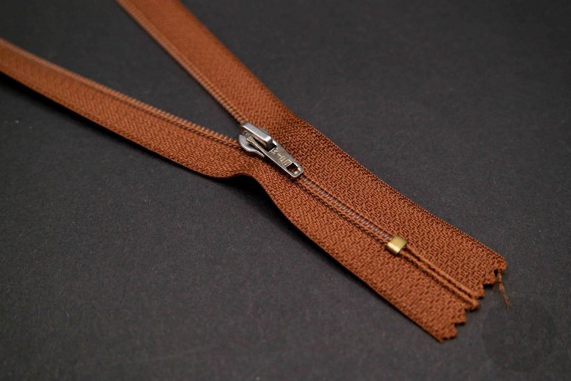 Nedělitelný jemný plastový spirálový zip (velikost číslo 3) různé barvy - délka 12 cm - 60 cm