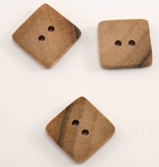 Dírkový dřevěný knoflík - přírodní tmavší - rozměr 1,7 cm x 1,7 cm