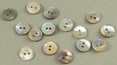 Pearl oyster shell button - diameter 0,9 cm