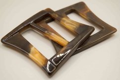 Gürtelclip aus Kunststoff - braun beige - Loch 5 cm