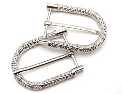 Kovová spona s tŕňom – zdobená brúsením – striebro – priechod 3,7 cm Kovová spona s tŕňom – zdobená brúsením – striebro – priechod 3,7 cm