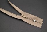 Grau-Beige