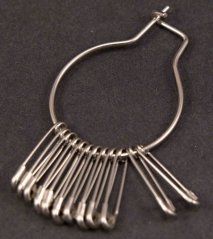 Silberne Sicherheitsnadeln - 12 St.  - Größe 0,4 cm x 2 cm
