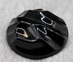 Knoflík s lomeným vzorem, lesklý, se spodním přišitím - černá - průměr 1,5 cm
