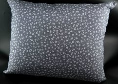 Polštářek plněný BIO pohankovými slupkami - Šedý s kvítečky - rozměr 35 cm x 28 cm