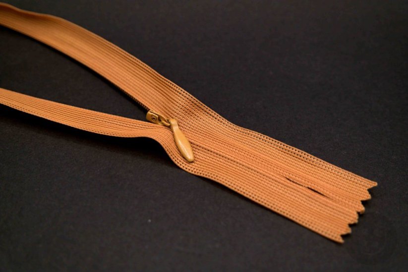 Nedělitelný skrytý zip (3mm) různé barvy - délka 18 cm - 60 cm