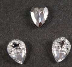 Luxuriöser Kristallknopf - Tropfen - heller Kristall - Größe 1,4 cm x 1 cm