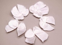 Satin bow - pearl white - size 2 cm x 2 cm