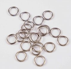 Kroužek kovový - stříbrný - průvlek 0,7 cm