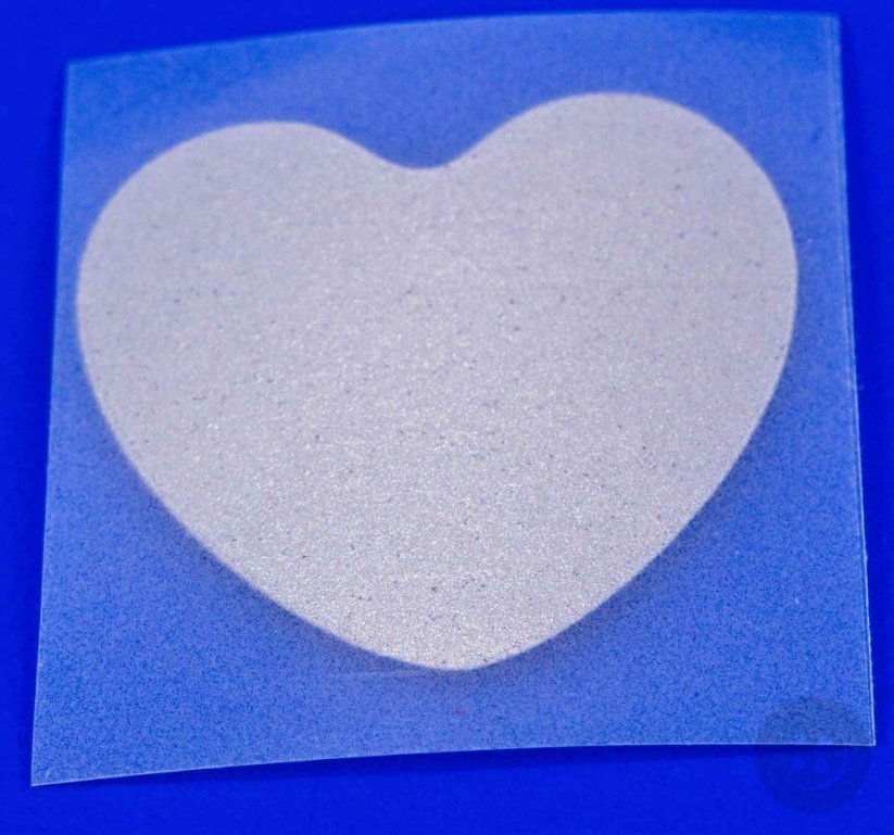 Iron-on patch - heart - dimensions 4 cm x 4 cm