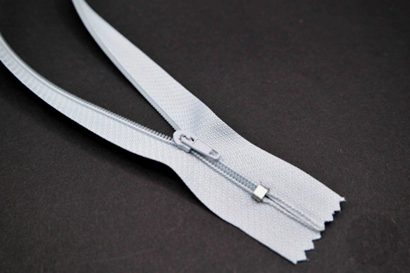 Nedělitelný jemný plastový spirálový zip (velikost číslo 3) různé barvy - délka 12 cm - 60 cm