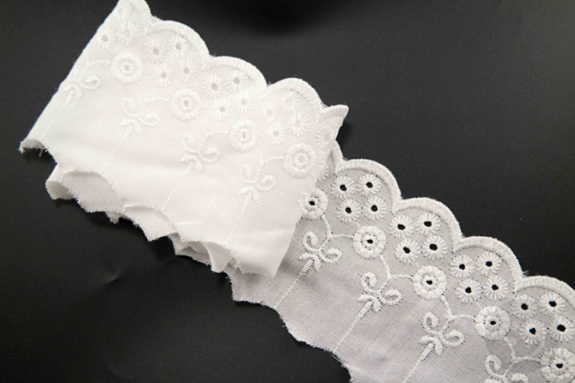 Bavlněná madeira - s obloučky - lomená bílá - šířka 6 cm