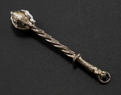 Kovový přívěšek - palcát - 5 cm x 1 cm