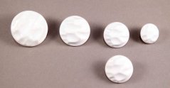 Button with folded pattern, shiny, with bottom stitching - white - diameter 2 cm