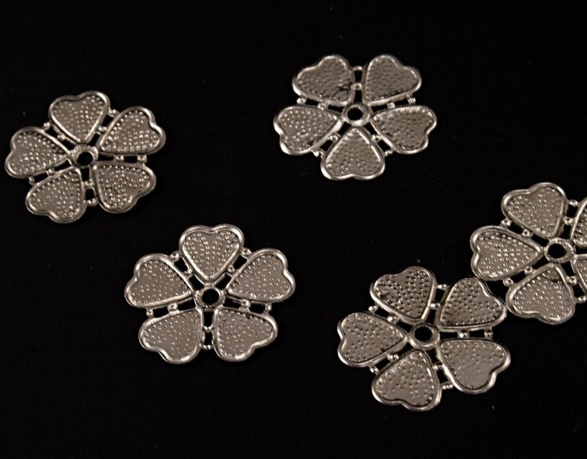 Flower shaped metal clothing decoration - silver - diameter 2 cm