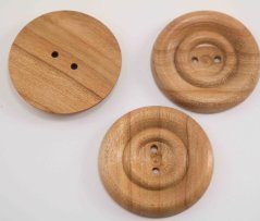 Dírkový dřevěný knoflík - přírodní - průměr 3,95 cm