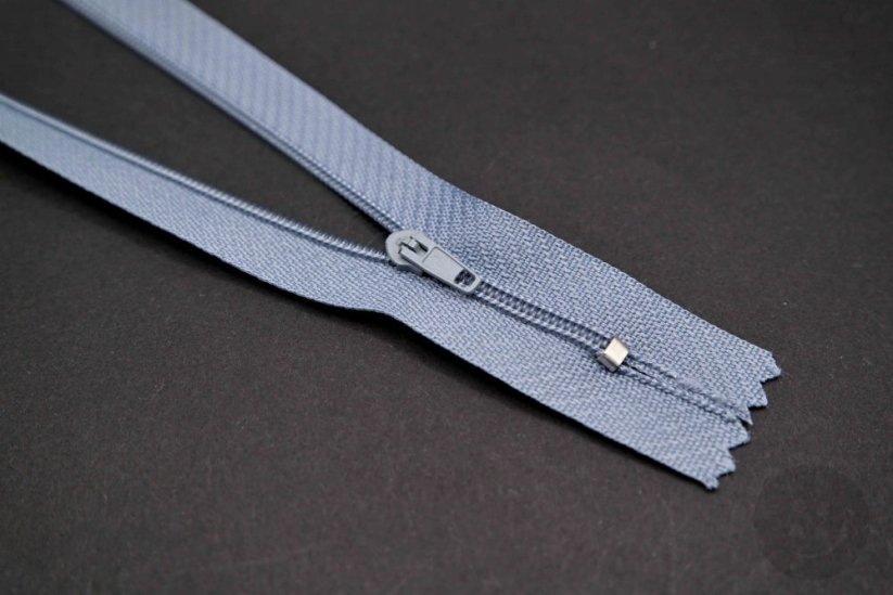 Nedělitelný jemný plastový spirálový zip (velikost číslo 3) různé barvy - délka 12 cm - 60 cm