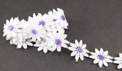 Vzdušná čipka - biela s fialovým stredom - šírka 2,5 cm