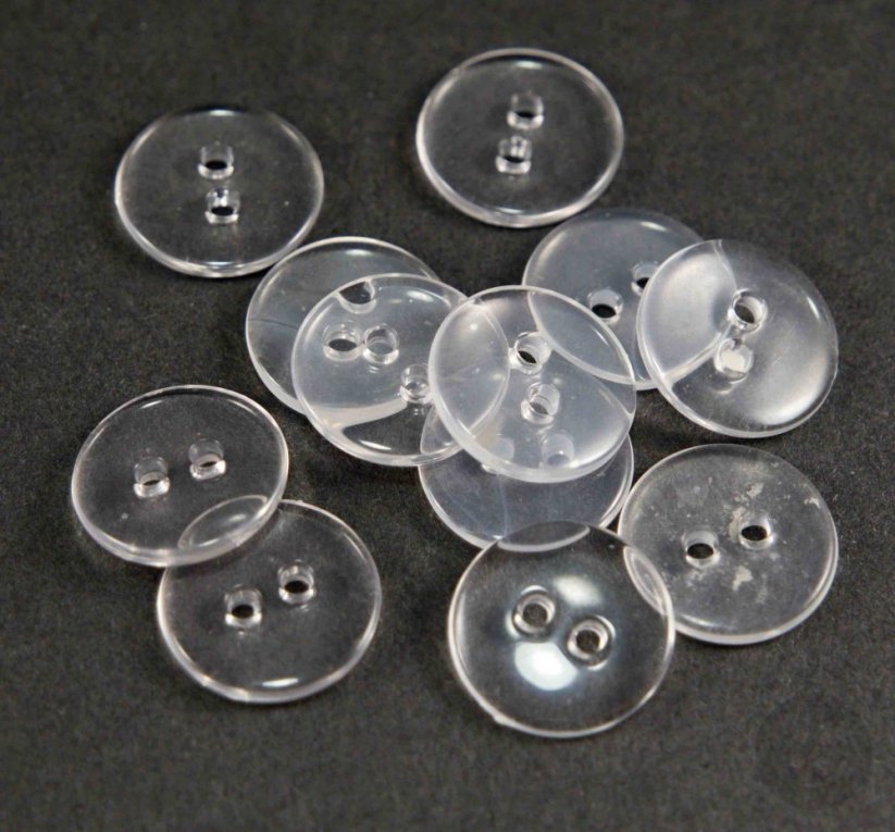 Transparenter Hemdknopf mit Löchern