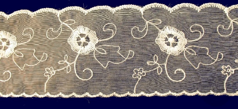 Polyesterová vyšívaná krajka - smetanová lesklá - šířka 6,8 cm