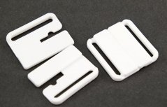 Plastic bra fastening - white - pulling hole width 2,9 cm