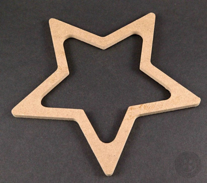 Dřevěná hvězda na macramé - 14 cm x 10 cm