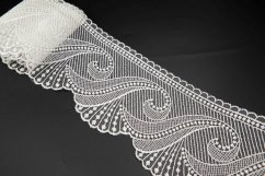 Luxurious lace embroidered on tulle - cream - width 10.5 cm