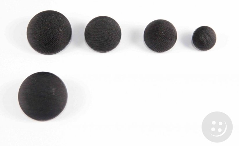 Knoflík s jemnými čárkami, vypouklý, se spodním přišitím - černá - průměr 2,8 cm