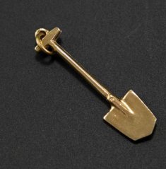 Kovový přívěšek - rýč - 3,5 cm x 0,9 cm