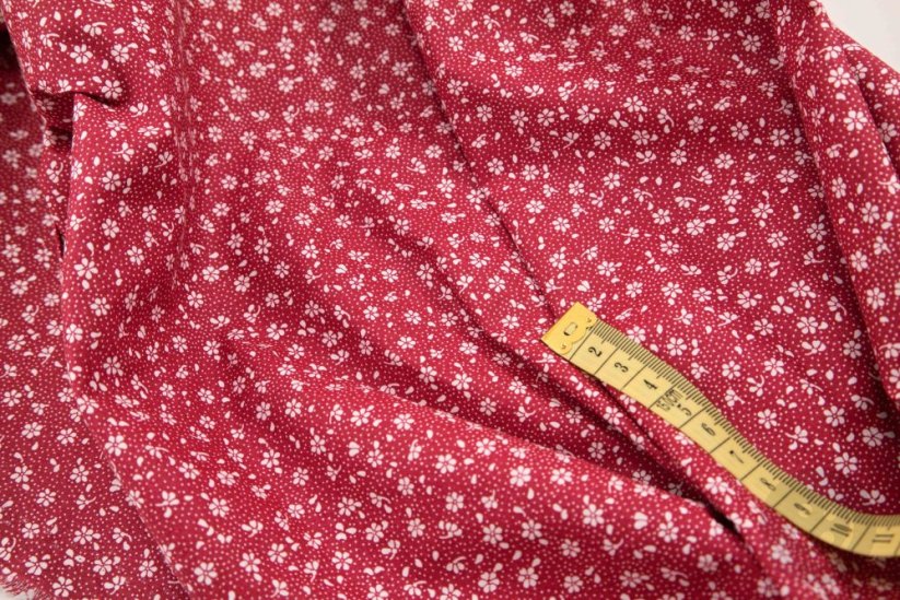 Bavlnené plátno - biele kvietky na červenom podklade - šírka 160 cm