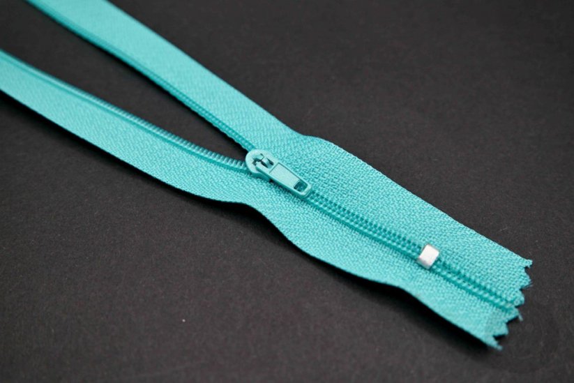 Nedělitelný jemný plastový spirálový zip (velikost číslo 3) různé barvy - délka 12 cm - 60 cm